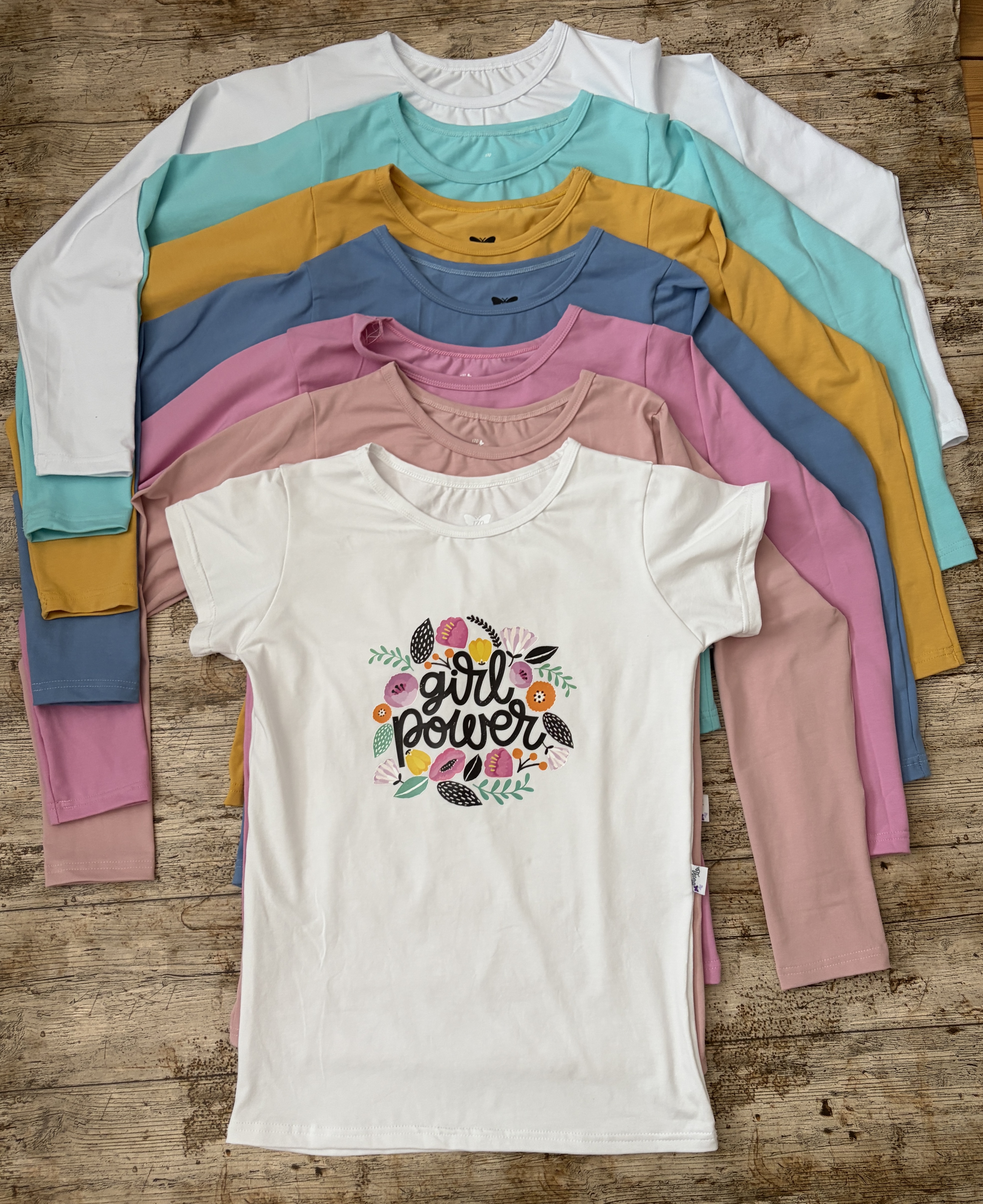 Enfärgade t-shirts till dottern